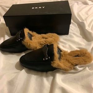 DKNY Size 8 Women's Gala Flat Slipper